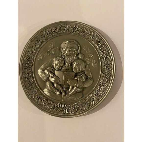 Vintage Collectible Hudson Santa Claus PEWTER Christmas Plate - Picture 3 of 9